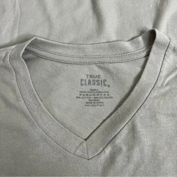 TRUE CLASSIC Tee Size Small Cotton Blend Short Sleeve Grey Gray V-Neck Comfy - Picture 3 of 3